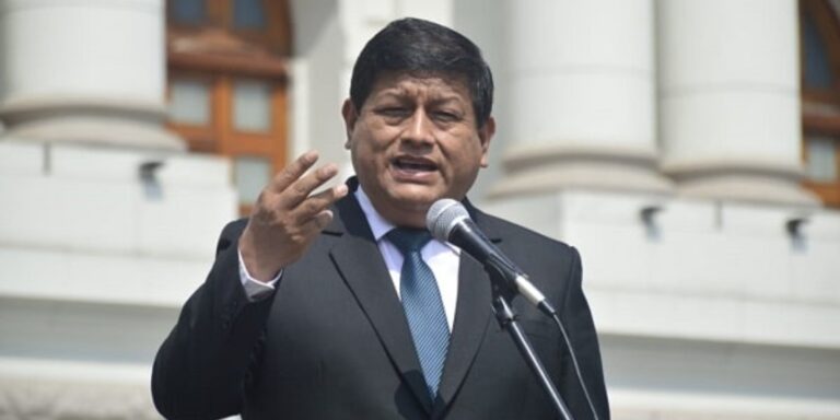 Allanan un total de 27 inmuebles de generales y exministro Walter Ayala por caso de ascensos irregulares de militares y policías