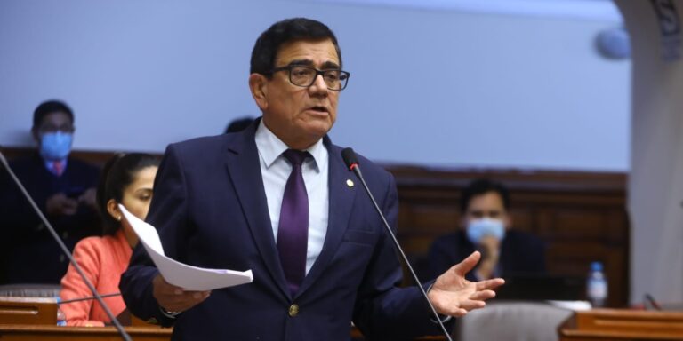 Congresistas votan hoy  predictamen para encargarle la presidencia al titular del parlamento