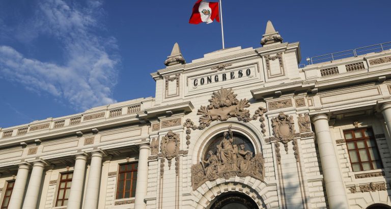 Susel Paredes y Digna Calle denuncian que los congresistas quieren reelegirse en las próximas elecciones