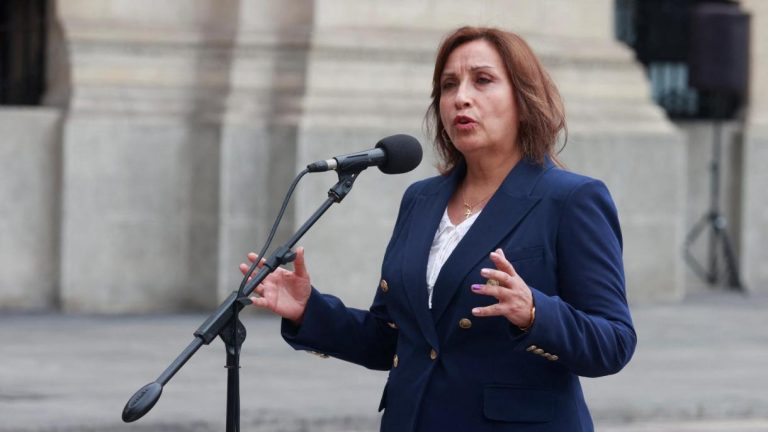 Dina Boluarte envía sus proyectos de ley al no poderse llegar a un acuerdo en el Congreso