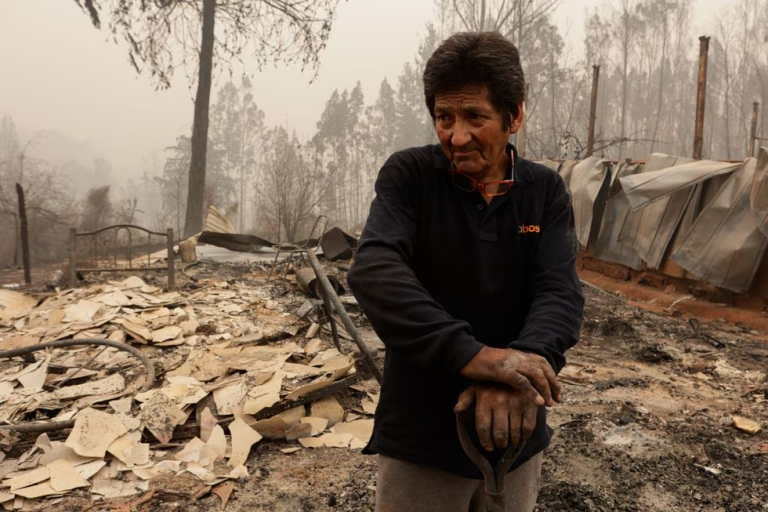 Incendio forestal en Chile deja al menos veintiséis personas fallecidas
