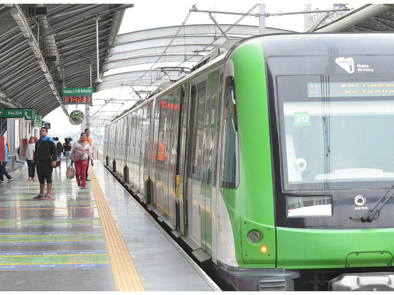 Usuarios del metro de Lima se quedan varados por falla mecánica