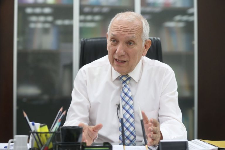 Óscar Becerra: aprueban dos mociones de interpelación en el Congreso por expresiones contra mujeres aimaras