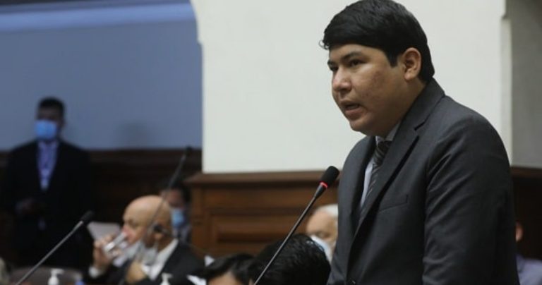 Congresista fujimorista es denunciado por violencia psicológica hacia su esposa 