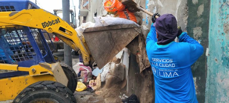 Municipalidad de Lima recogió 8 toneladas de basura en jirón Huánuco