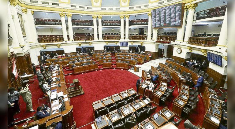 Existirían 26 trabajadores por cada congresista de la República