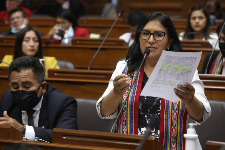 Congreso: Ética investigará a Katy Ugarte por recorte de sueldos a sus trabajadores