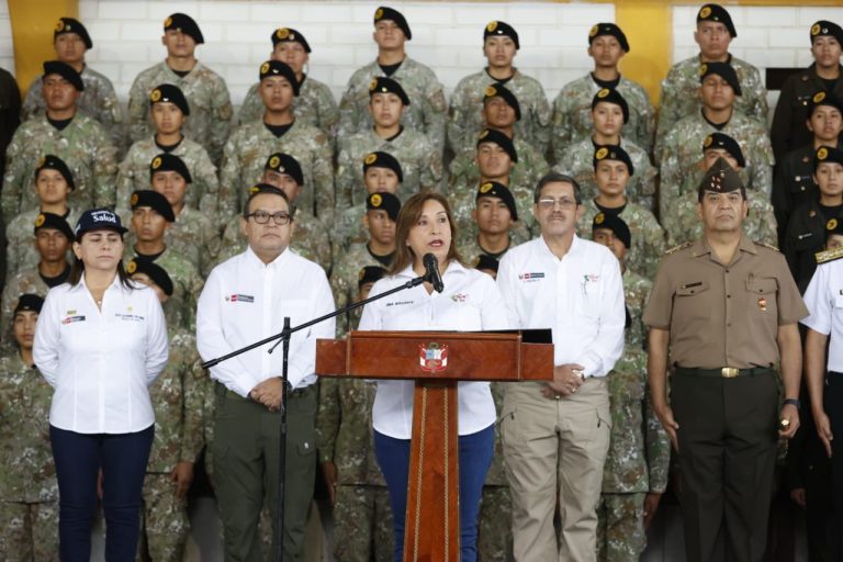 Boluarte: “En mi condición de presidenta de la República les renuevo mi respaldo (F.F.A.A.)”