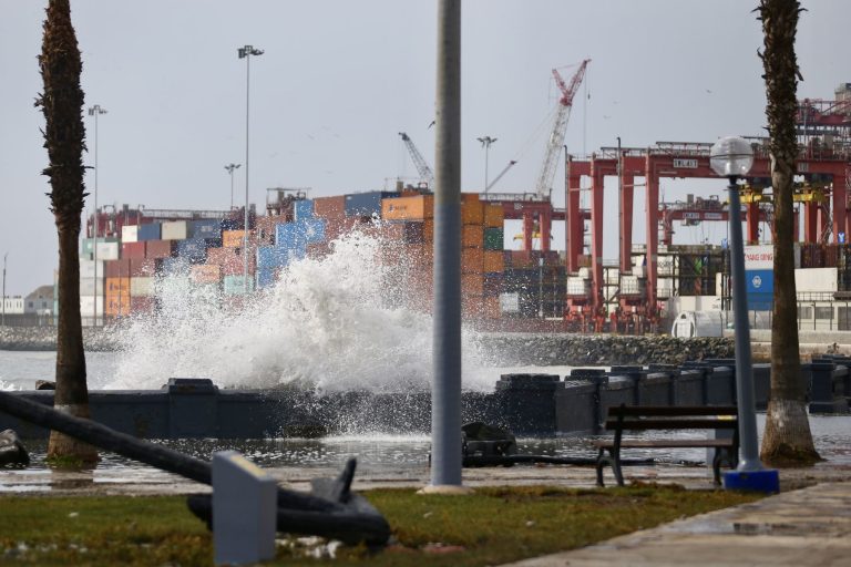 Autoridades marinas cierran 84 puertos por oleajes anómalos