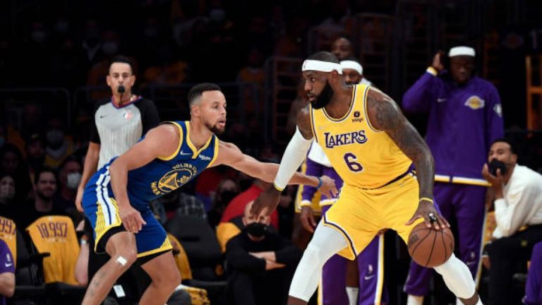 Golden State Warriors derrotan a Los Angeles Lakers y fuerzan el sexto juego de los playoffs 