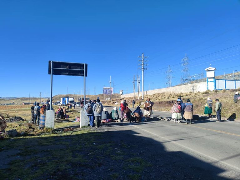 Pobladores realizaron paro seco en Puno en contra del Gobierno de Dina Boluarte