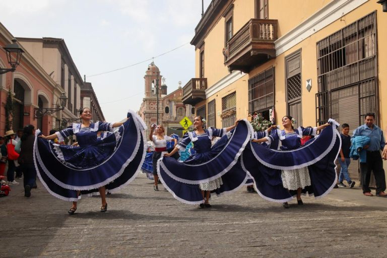 Municipalidad de Lima a través de la Gerencia de Cultura realizó Pasacalle por el Día del Padre