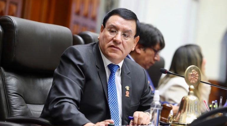 Graves cuestionamientos contra Alejandro Soto ponen en peligro su puesto como presidente del Congreso