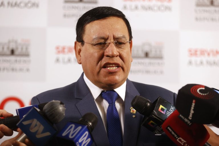 Comisión de Ética aprobó por unanimidad investigar tres denuncias en contra del presidente del Congreso