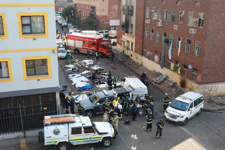 Sudáfrica: incendio dejó más de 70 muertos en un edificio de Johannesburgo