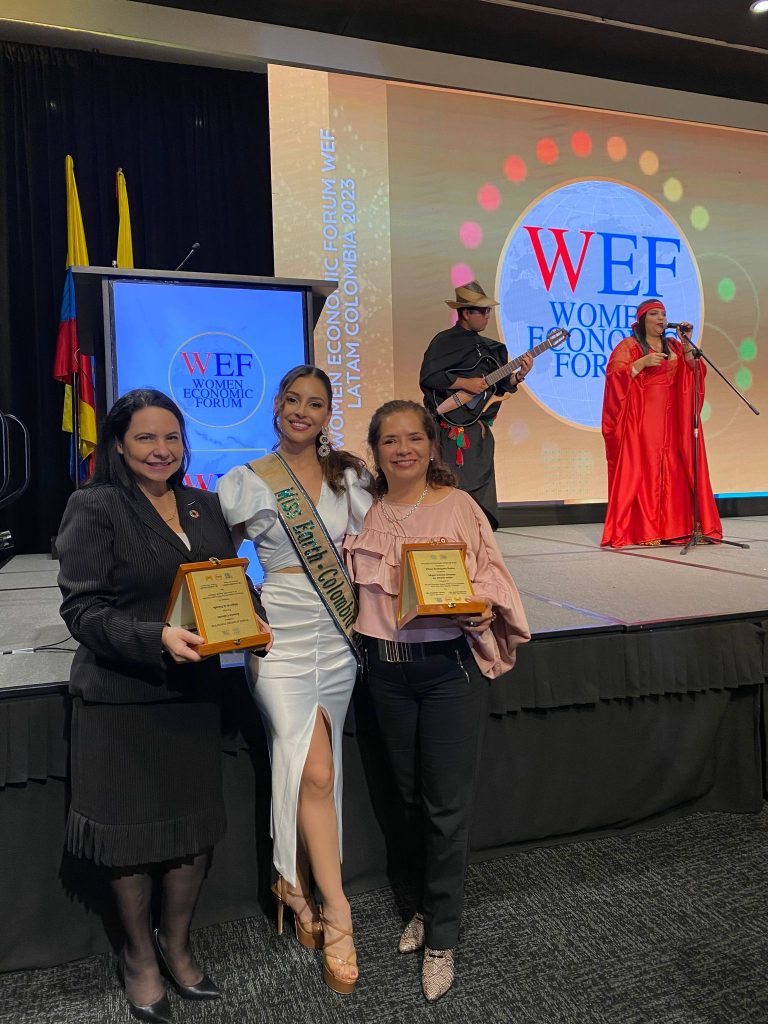 Diana Rodríguez Rodas recibió el premio como ‘mujer icónica que crea un mundo mejor para todos’