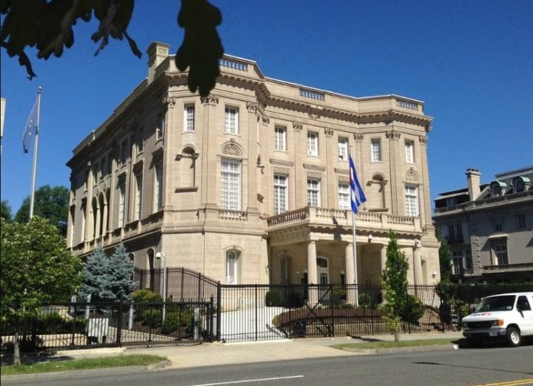 Dos Bombas Molotov Lanzadas Contra la Embajada de Cuba en Washington