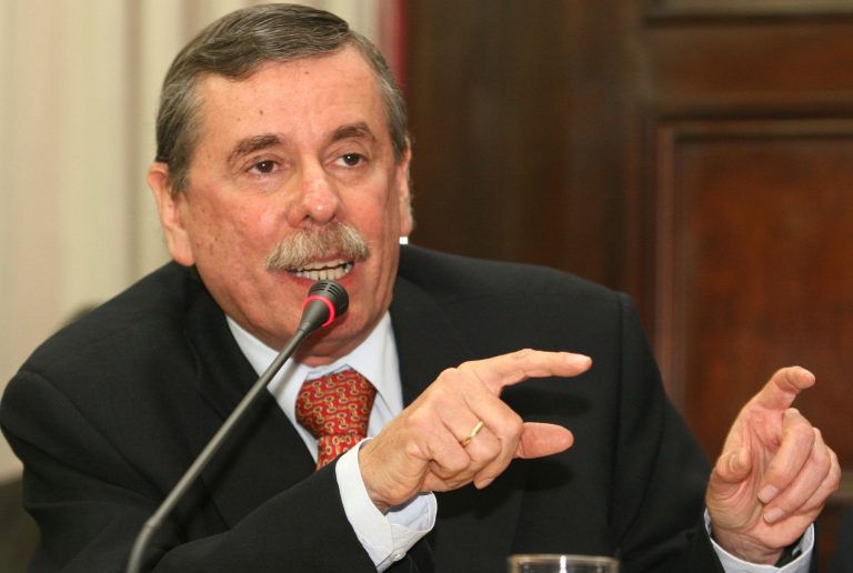 Fernando Rospigliosi asumirá el curul de Hernando Guerra García tras su fallecimiento