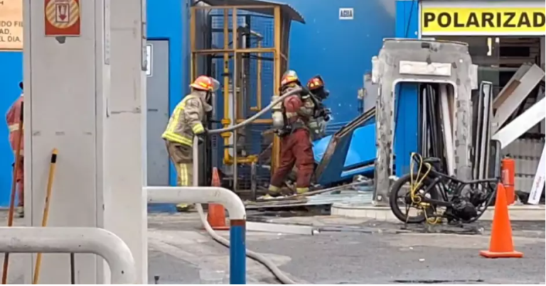 La Victoria: Cuatro heridos deja explosión de un conocido grifo en la avenida México
