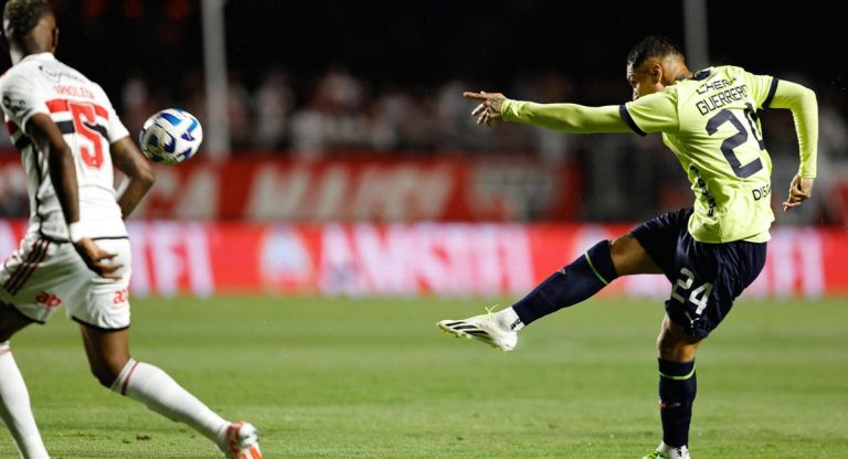 Paolo Guerrero clasificó a la semifinal de la Copa Sudamericana tras vencer a Sao Paulo