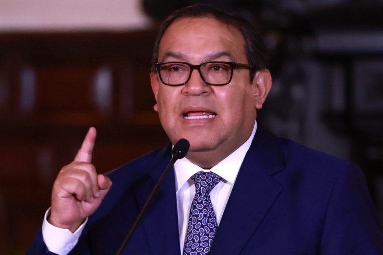 Otárola anunció la salida del jefe de la DINI tras incidente de Boluarte en Ayacucho