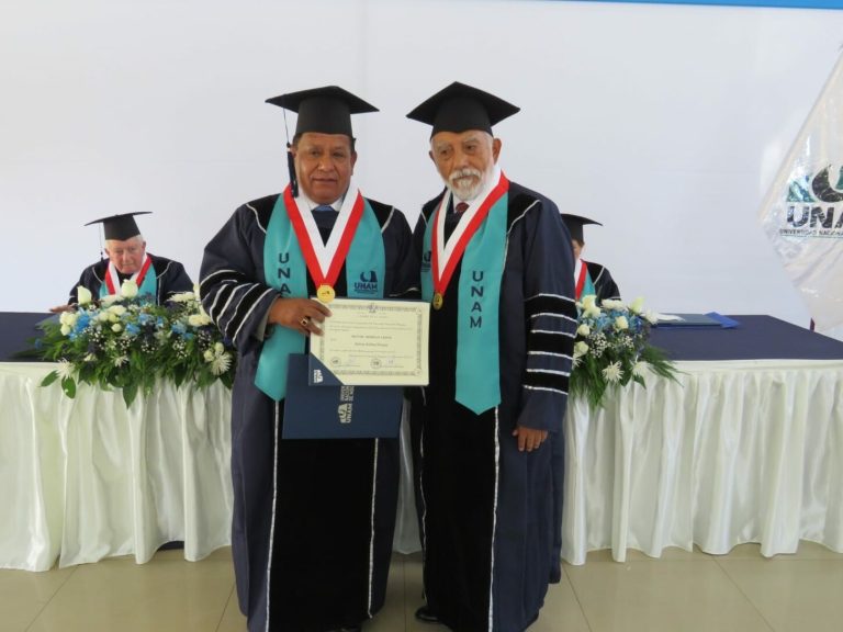 Congresistas recibieron doctorados honoris causa de la Universidad Nacional de Piura por apoyar cambios en la Sunedu
