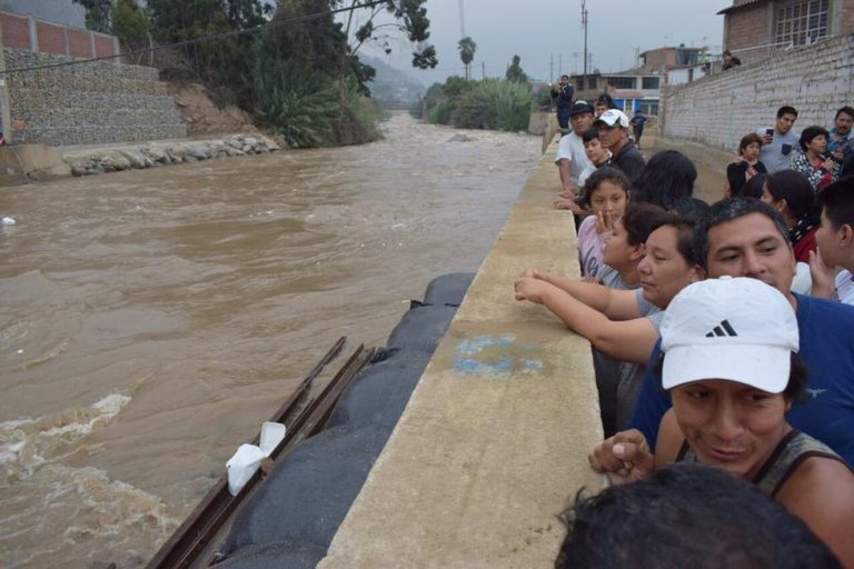 Vecinos de Lima Este muestran su preocupación por el  incremento de quebradas y declaran en alerta amarilla al  Río Rímac