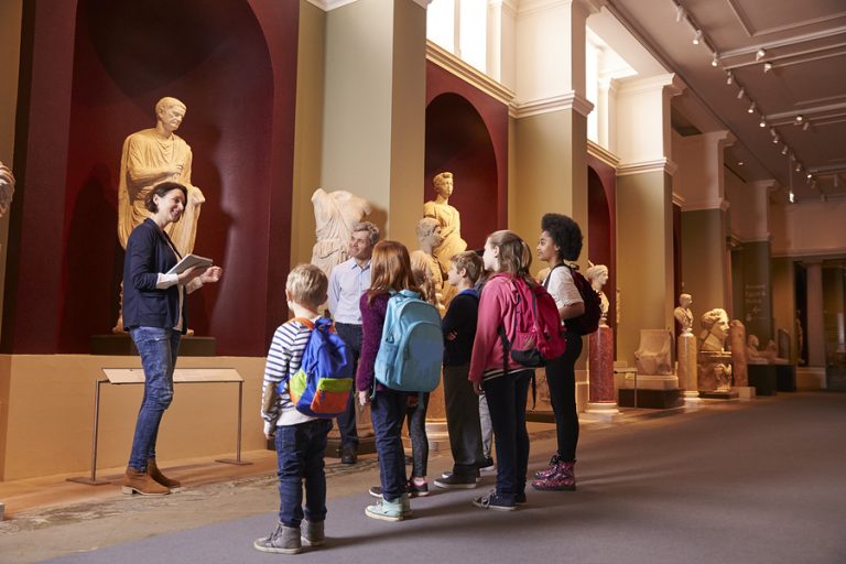 Museos como aulas del saber: conecta cultura y escuela.