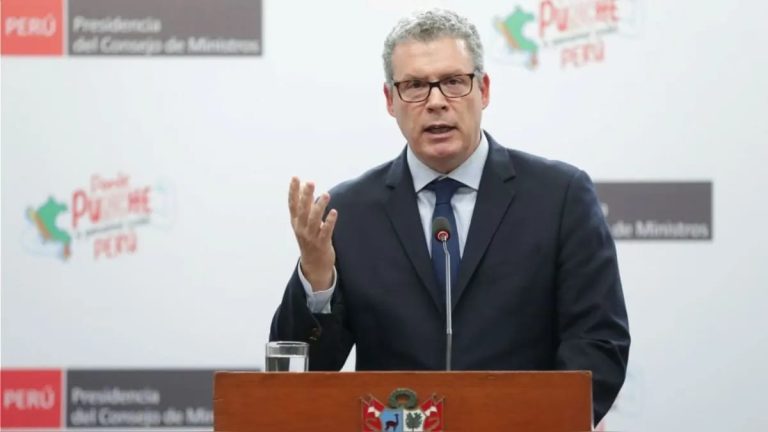Morgan Quero ofrece trabajo: La hija de su sastre facturó para el MINEDU