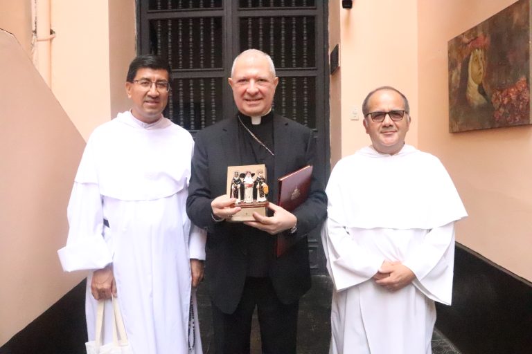Santa Rosa Radio TV recibe la visita del nuncio apostólico en el Perú