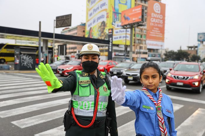 Scouts y Policía colaboran entre sí Scouts