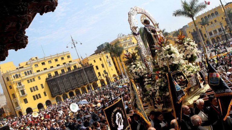 Un ejemplo de humildad, fe y amor al prójimo que marcó la historia del Perú. 🌿 San Martín de Porres nos enseñó que servir con el corazón es la forma más pura de grandeza.