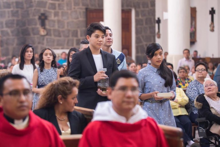 Las comunidades parroquiales forjan la fe y la persona