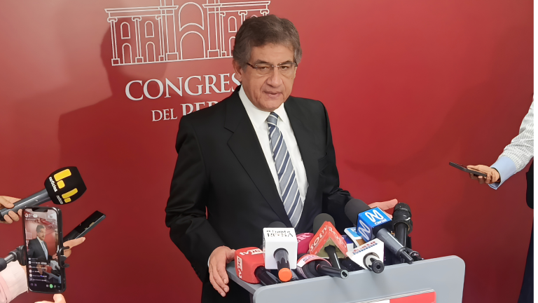 Juan Sheput defiende pedido de facultades legislativas y niega intención de cerrar la Cámara de Diputados