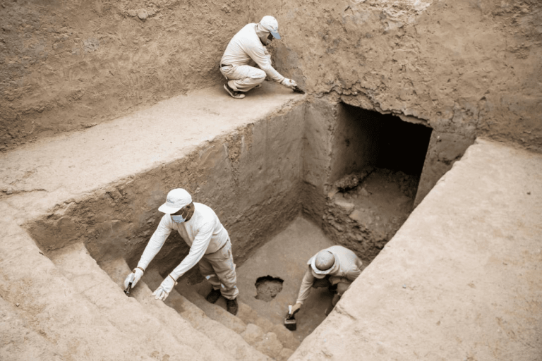 HALLAN PLATAFORMA FUNERARIA CON RESTOS HUMANOS EN CHAN CHAN