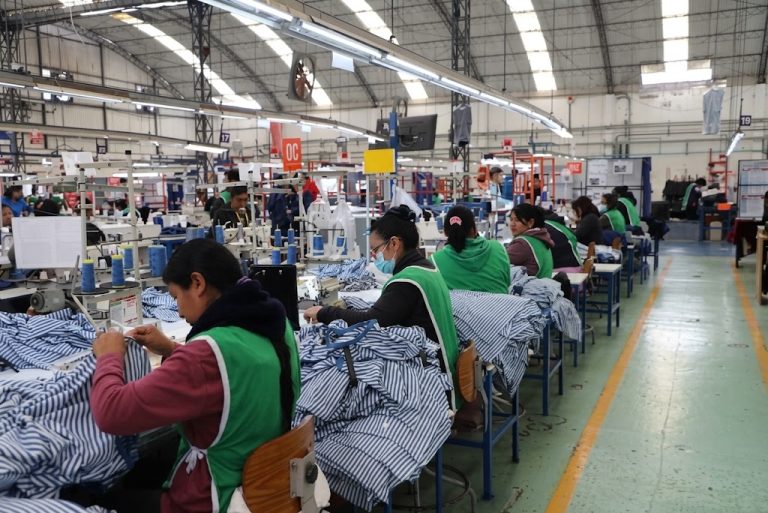 Perú genera más empleos formales, pero la informalidad sigue siendo elevada